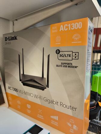 Netværksrouter D-LINK DIR-853 m. 3G modem