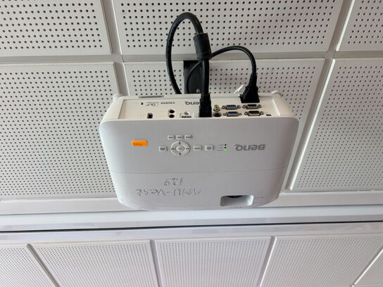 Projektor BENQ MW536 inkl. lærred, højttalere & skærm