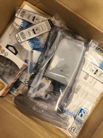 Div. netværkstilbehør bl.a. UBIQUITY Unifi (se billeder)