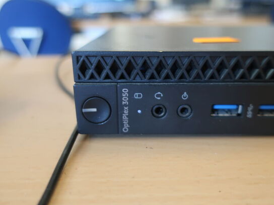 DELL OptiPlex 3050 | Intel i5-7500T | 8 GB | 256 GB SSD | SAMSUNG 22" skærm