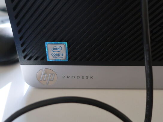 HP ProDesk | Intel i5-7500 | 8 GB | 256 GB SSD | HP 22" skærm