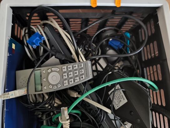 1 ks. div. telefoner m.v.