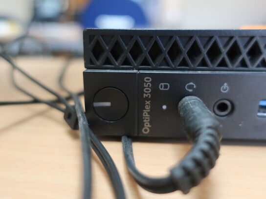 DELL OptiPlex 3050 | Intel i5-7500T | 8 GB | 256 GB SSD | SAMSUNG 22" skærm