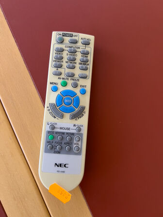 Projektor NEC ME300W inkl. lærred