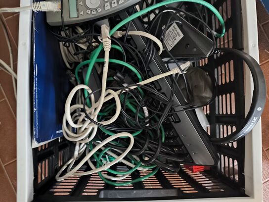 1 ks. div. telefoner m.v.