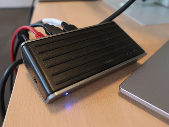 2 stk. HP EliteDisplay 27" skærme inkl. div. tilbehør