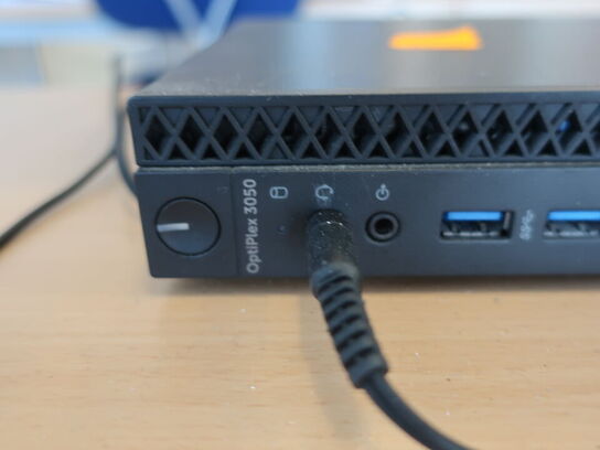 DELL OptiPlex 3050 | Intel i5-7500T | 8 GB | 256 GB SSD | SAMSUNG 22" skærm