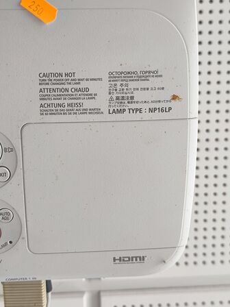 Projektor NEC ME311W inkl. lærred