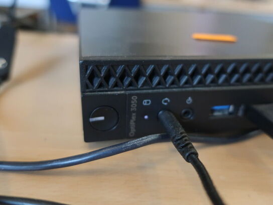 DELL OptiPlex 3050 | Intel i5-7500T | 8 GB | 256 GB SSD | SAMSUNG 22" skærm