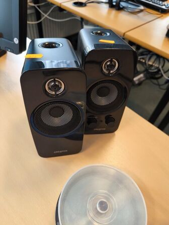 Skærm 22" HP LE2201w & CREATIVE højttalere