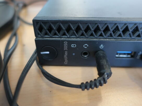 DELL OptiPlex 3050 | Intel i5-7500T | 8 GB | 256 GB SSD | SAMSUNG 22" skærm