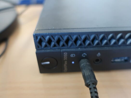 DELL OptiPlex 3050 | Intel i5-7500T | 8 GB | 256 GB SSD | SAMSUNG 22" skærm