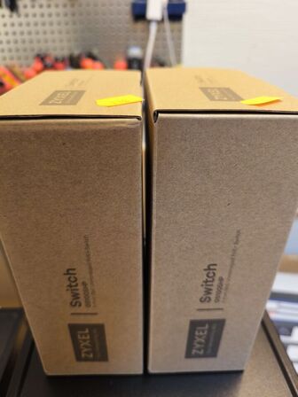 2 stk. ZYXEL GS1005HP 5 port netværksswitche (ubrugt)