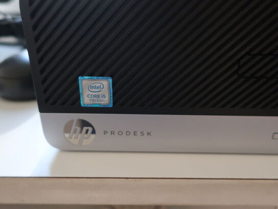HP ProDesk | Intel i5-7500 | 8 GB | 256 GB SSD | HP 22" skærm