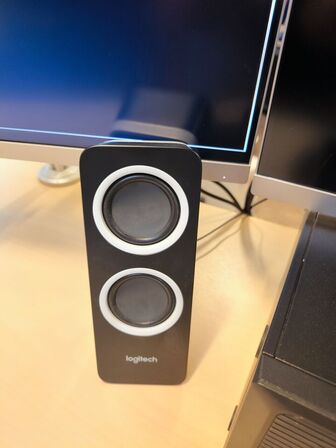 Desktop PC HP Z240 inkl. 3x 27" HP skærme, mus, tastatur m.v. (læs bekrivelse)