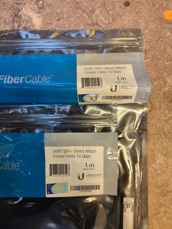 2 stk. UBIQUITY UniFI SFP+ 10Gbps 1m fiberkabler (ubrugt)