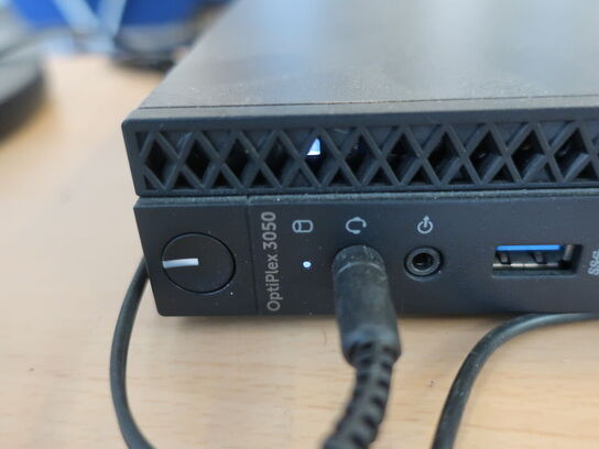 DELL OptiPlex 3050 | Intel i5-7500T | 8 GB | 256 GB SSD | SAMSUNG 22" skærm