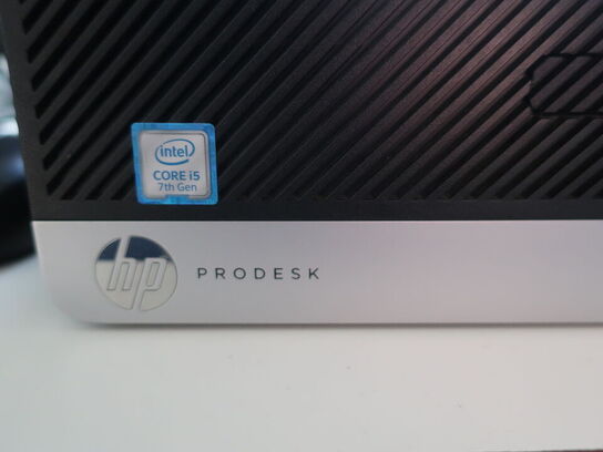 HP ProDesk | Intel i5-7500 | 8 GB | 256 GB SSD | HP 22" skærm