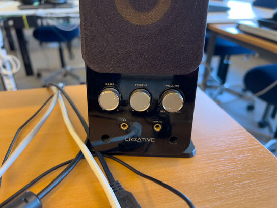 Div. it-udstyr (skærm, tastaturer, Creative højttalere m.v.)