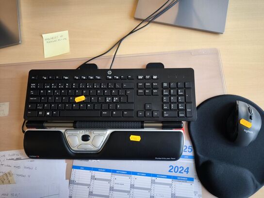 2 stk. 27" HP EliteDisplay E273 inkl. CONTOUR rollermouse og tastatur