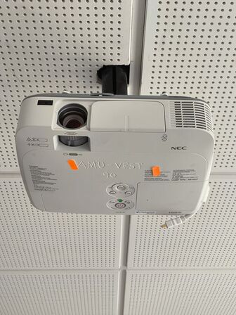 Projektor NEC ME311W inkl. lærred