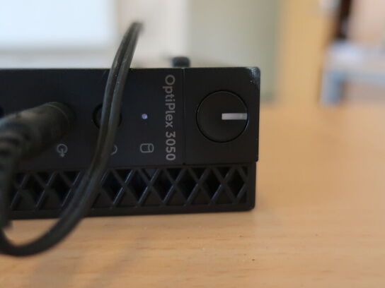 DELL OptiPlex 3050 | Intel i5-7500T | 8 GB | 256 GB SSD | SAMSUNG 22" skærm