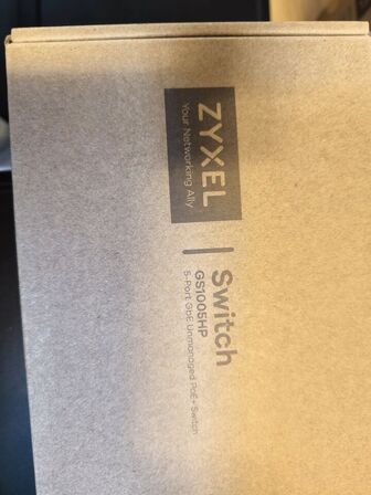 2 stk. ZYXEL GS1005HP 5 port netværksswitche (ubrugt)