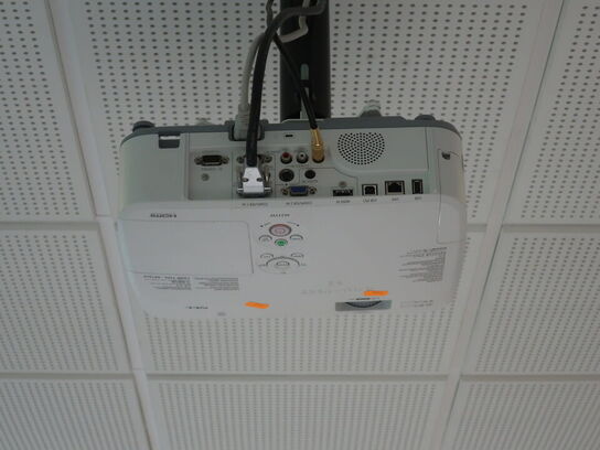 Projektor NEC ME311W inkl. lærred