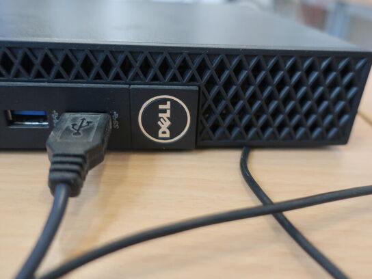 DELL OptiPlex 3050 | Intel i5-7500T | 8 GB | 256 GB SSD | SAMSUNG 22" skærm