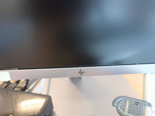 2 stk. HP EliteDisplay 27" skærme inkl. rollermouse & div. tilbehør