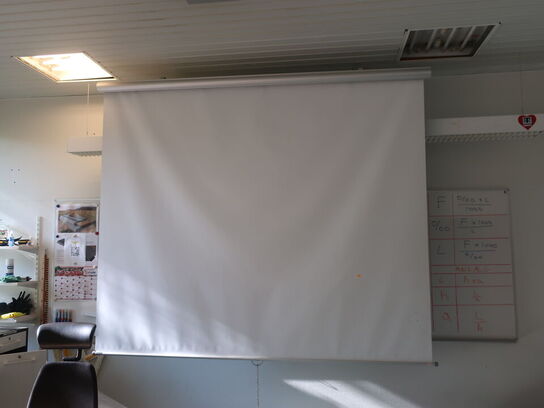 Projektor NEC ME311W inkl. lærred & div. afbilledet tilbehør