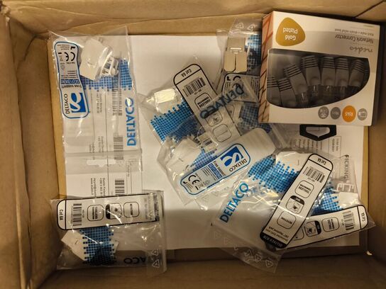 Div. netværkstilbehør bl.a. UBIQUITY Unifi (se billeder)