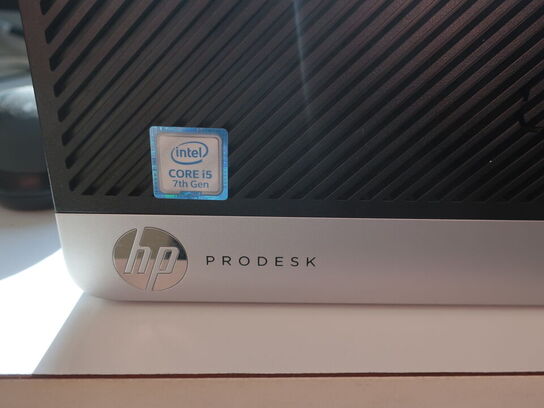 HP ProDesk | Intel i5-7500 | 8 GB | 256 GB SSD | HP 22" skærm