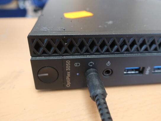 DELL OptiPlex 3050 | Intel i5-7500T | 8 GB | 256 GB SSD | SAMSUNG 22" skærm