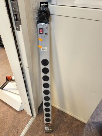 Stor 12 stiks strømskinne m. beskyttelse