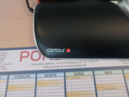 2 stk. HP EliteDisplay G4 27" skærme inkl. rollermouse & div. tilbehør