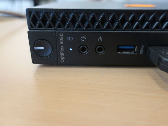 DELL OptiPlex 3050 | Intel i5-7500T | 8 GB | 256 GB SSD | SAMSUNG 22" skærm