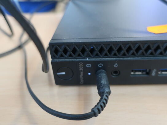 DELL OptiPlex 3050 | Intel i5-7500T | 8 GB | 256 GB SSD | SAMSUNG 22" skærm