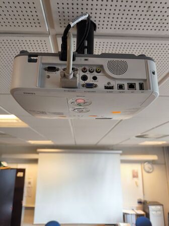 Projektor NEC ME311W inkl. lærred
