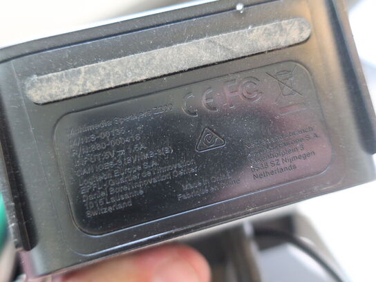 Projektor NEC ME311W inkl. lærred & div. afbilledet tilbehør