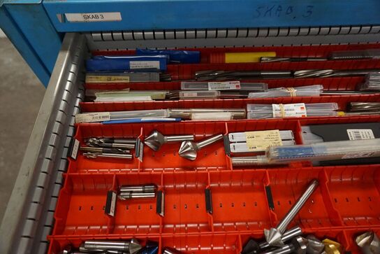 Diverse bor i skuffe