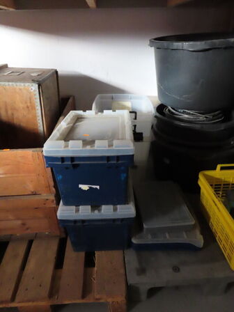 Parti kasser og spande