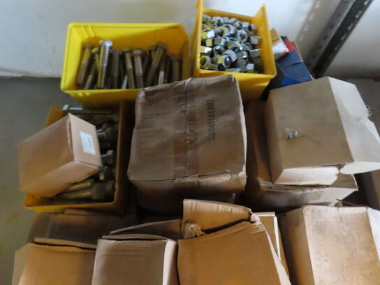 Parti bolte og møtrikker