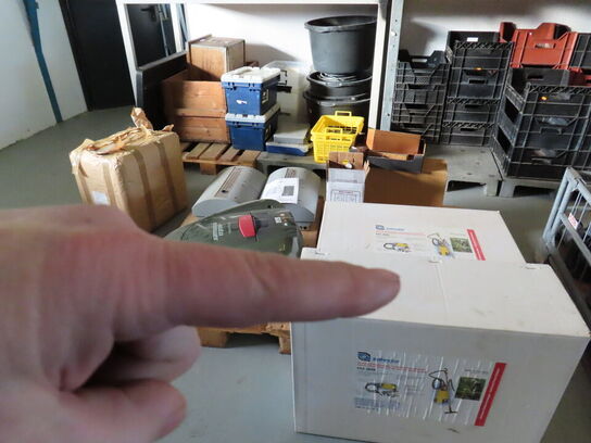 Parti kasser og spande