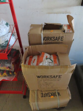 Fire salgsreoler og parti handsker