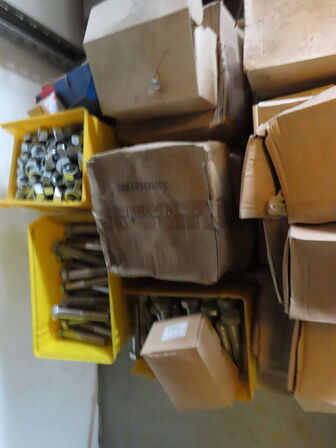 Parti bolte og møtrikker