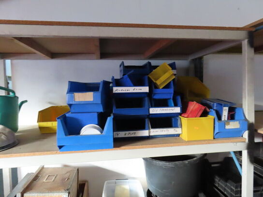 Parti kasser og spande