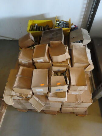 Parti bolte og møtrikker