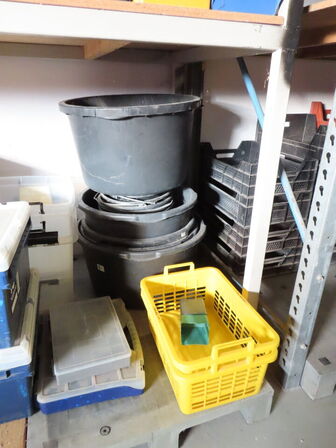 Parti kasser og spande