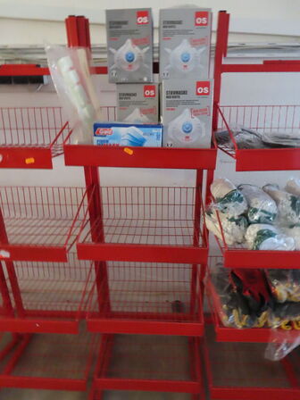 Fire salgsreoler og parti handsker